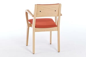 Die Rückenpolsterung ist fest an der Lehne verschraubt Die Rückenpolsterung ist fest an der Lehne verschraubt